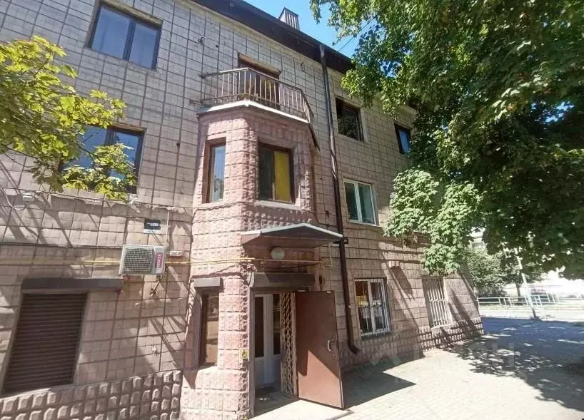 Помещение свободного назначения в Ростовская область, Гуково ул. ... - Фото 1