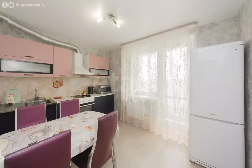 2-комнатная квартира: Тюмень, улица Монтажников, 34 (58.9 м) - Фото 1