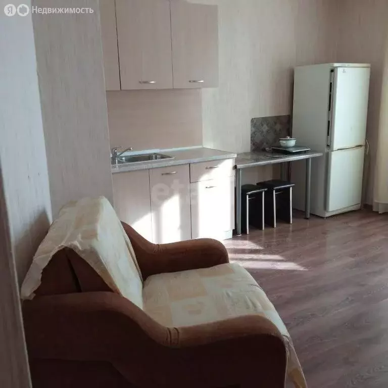 Квартира-студия: Челябинск, улица Наркома Малышева, 8 (24 м) - Фото 0