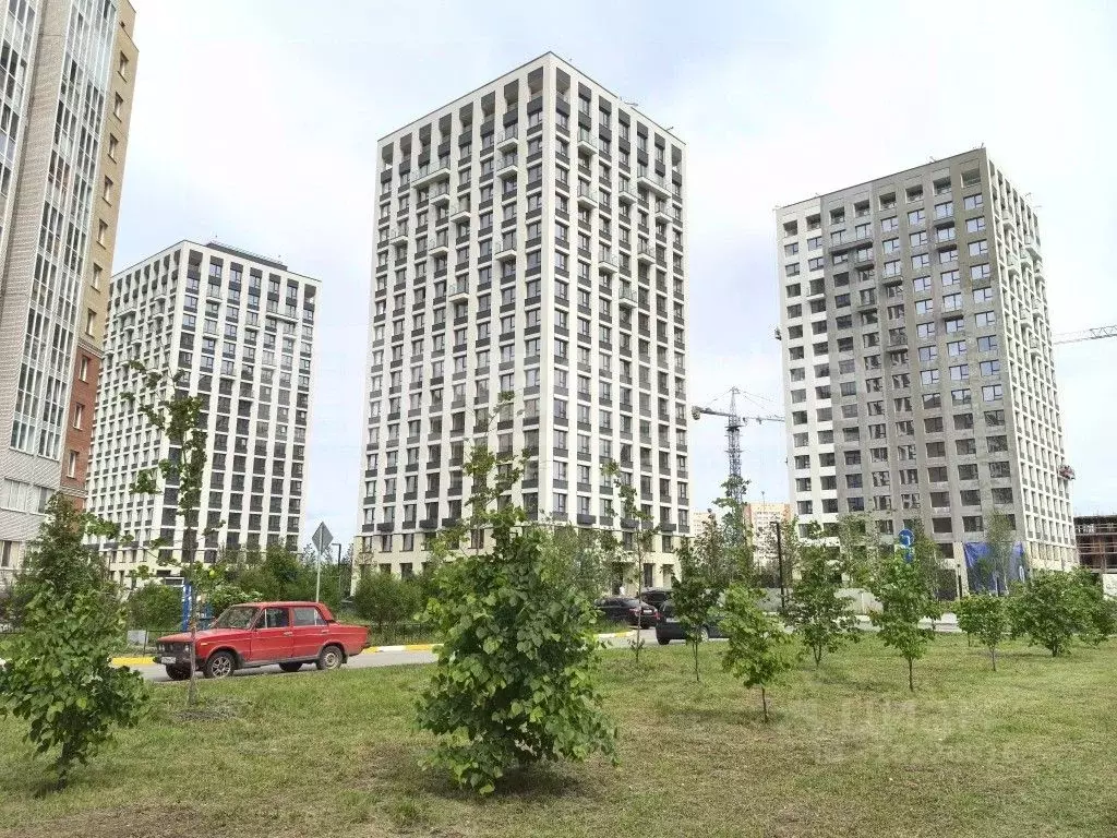2-к кв. Омская область, Омск ул. Б.Г. Шаронова, 9 (67.8 м) - Фото 0