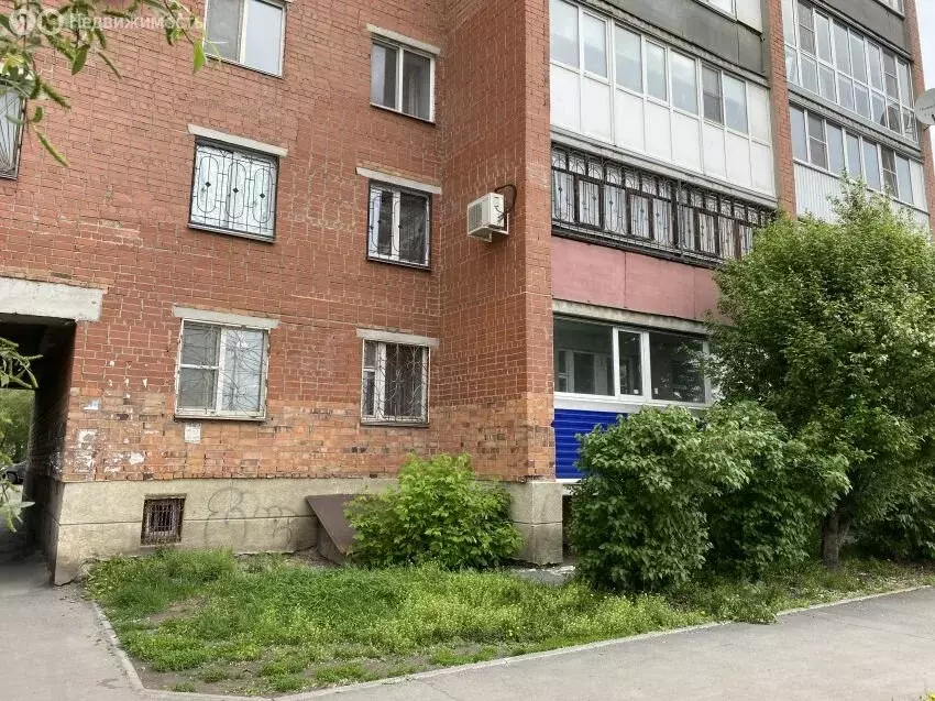 1-комнатная квартира: Курган, улица Бурова-Петрова, 1 (33 м) - Фото 1