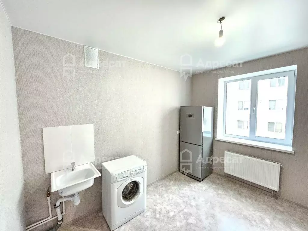 2-к кв. Волгоградская область, Волгоград ул. Ломоносова, 83 (56.1 м) - Фото 0