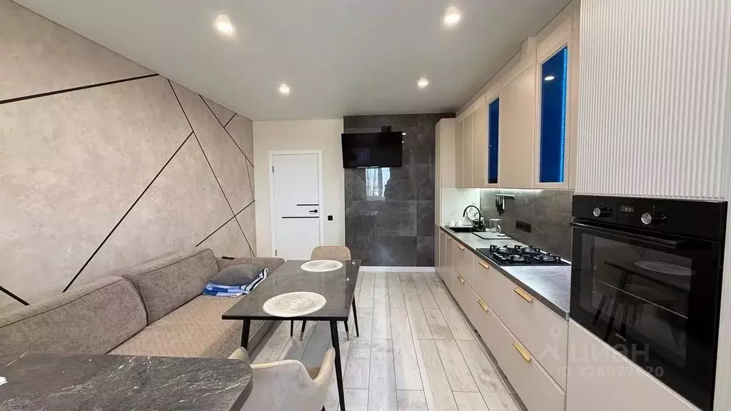 2-к кв. Крым, Симферопольский район, с. Мирное ул. Щедрая, 1 (72.0 м) - Фото 1