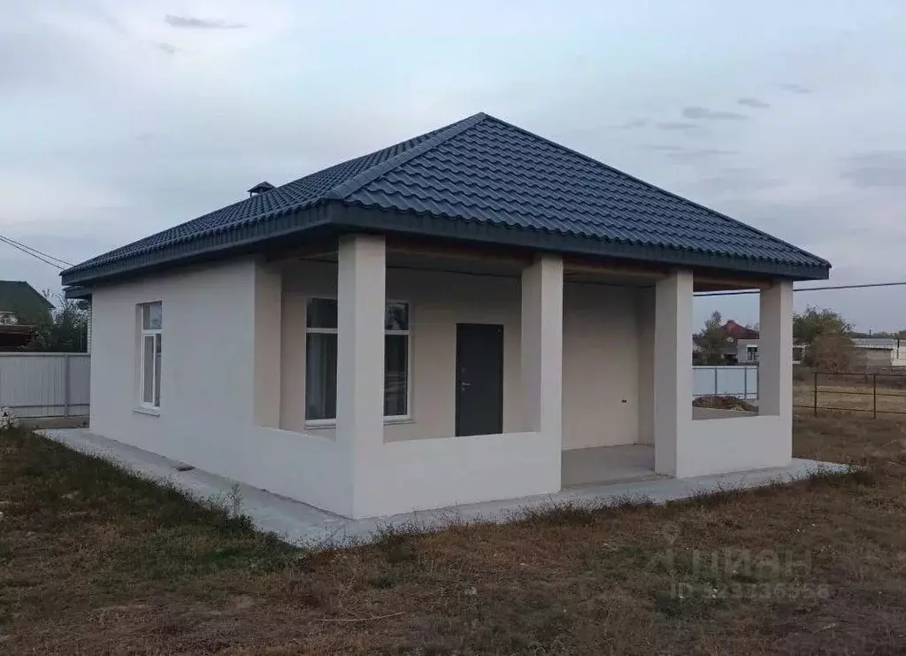 Дом в Саратовская область, Энгельсский район, Красноярское ... - Фото 0