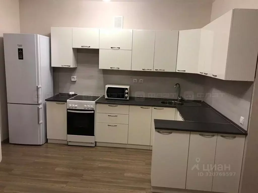 Студия Татарстан, Казань ул. Рауиса Гареева, 94 (29.1 м) - Фото 0
