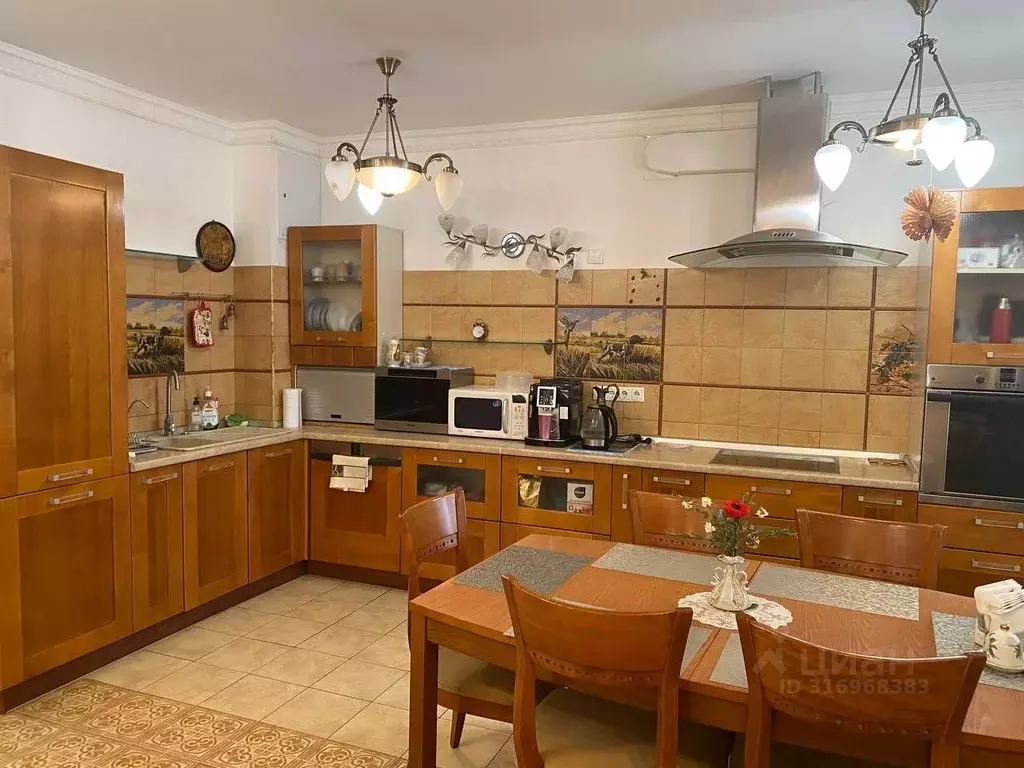 2-к кв. Тюменская область, Тюмень ул. Салтыкова-Щедрина, 57 (133.2 м) - Фото 0