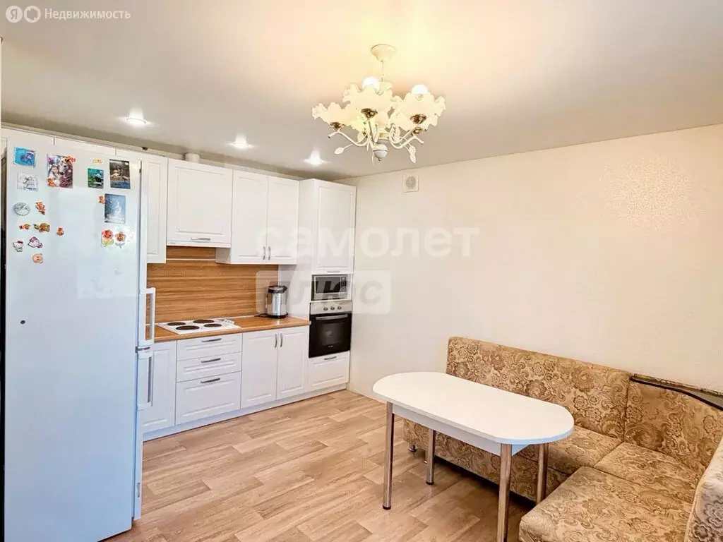 3-комнатная квартира: Уфа, улица Генерала Ишбулатова, 8 (64.8 м) - Фото 2