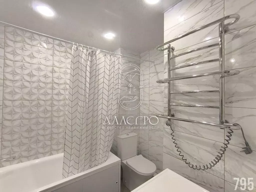 2-к кв. Севастополь ул. Бориса Михайлова, 25 (56.0 м) - Фото 2