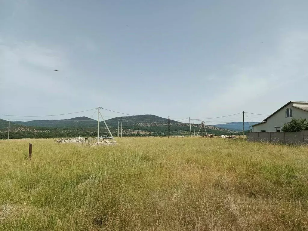 Участок в Севастополь с. Орлиное, ул. Рассветная, 10 (10.0 сот.) - Фото 0