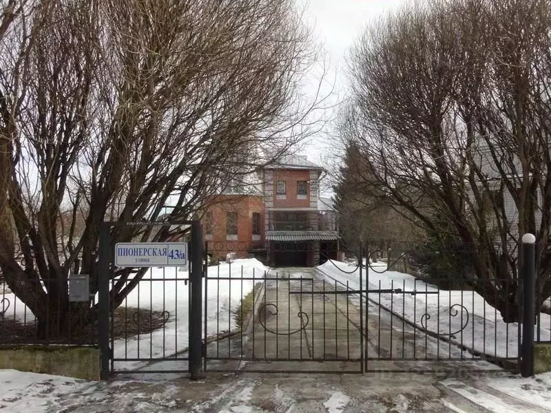 Дом в Санкт-Петербург, Санкт-Петербург, Петергоф ул. Пионерская, 43А ... - Фото 2