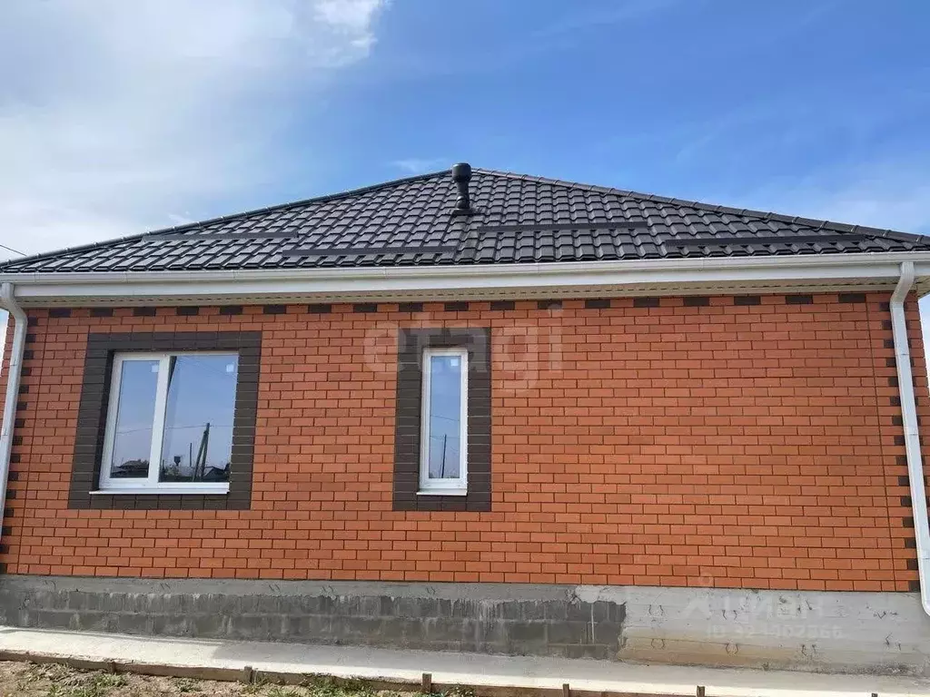 Дом в Калмыкия, Элиста ул. Привольная, 45 (100 м) - Фото 1