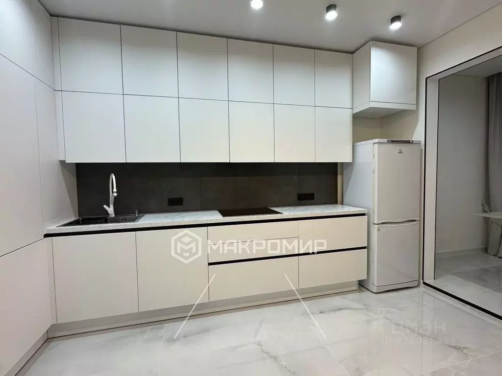 2-к кв. Ханты-Мансийский АО, Сургут ул. Мелик-Карамова, 88 (77.0 м) - Фото 1