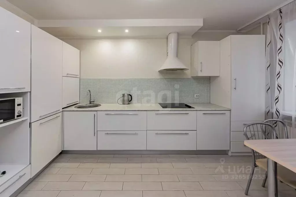 3-к кв. Тюменская область, Тюмень Широтная ул., 134 (85.4 м) - Фото 1