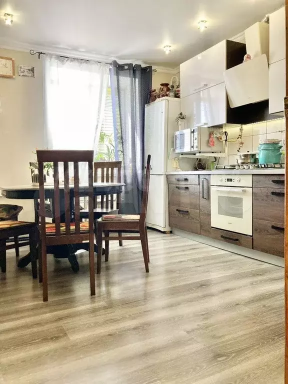 2-к. квартира, 63 м, 3/3 эт. - Фото 1