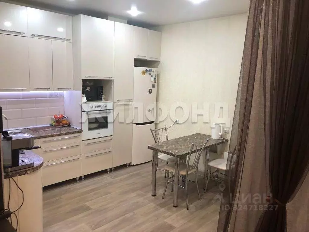 3-к кв. Хакасия, Абакан ул. Кирова, 120А (85.8 м) - Фото 1