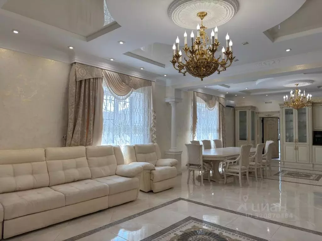 Дом в Ставропольский край, Ставрополь ул. Роз, 248 (350 м) - Фото 1