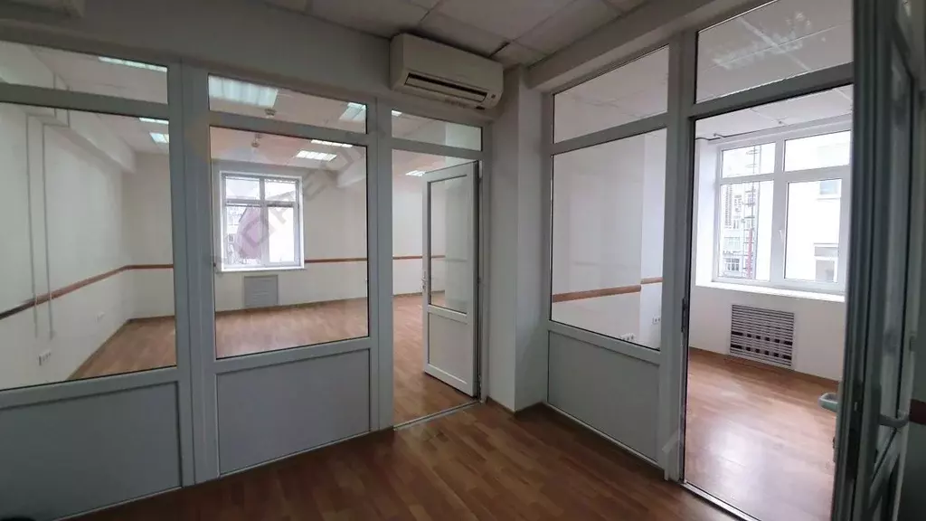 Офис в Краснодарский край, Краснодар Красная ул., 180В (98 м) - Фото 1