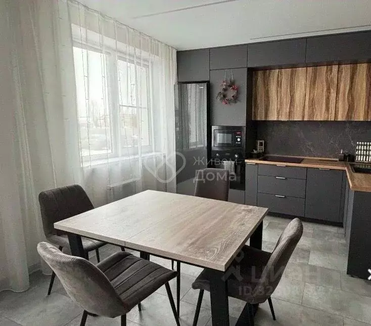 3-к кв. Волгоградская область, Волгоград ул. Гаря Хохолова, 2 (76.3 м) - Фото 1