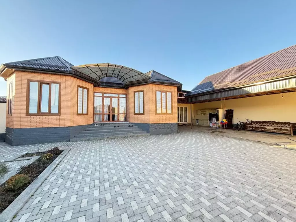 Дом в Чеченская республика, Гудермес ул. Сахарова (170 м) - Фото 1