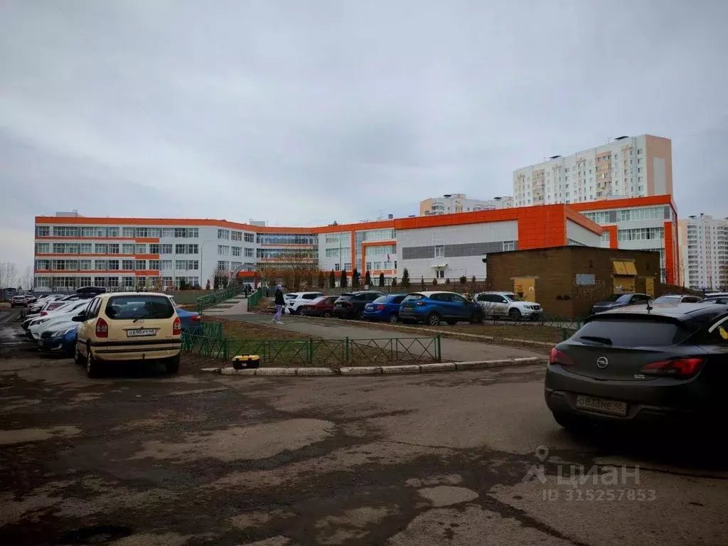 2-к кв. Курская область, Курск просп. Победы, 14 (56.0 м) - Фото 1