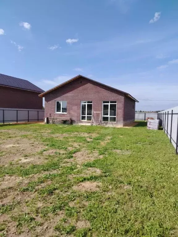 Дом в Калужская область, Малоярославецкий муниципальный округ, Маклино ... - Фото 1