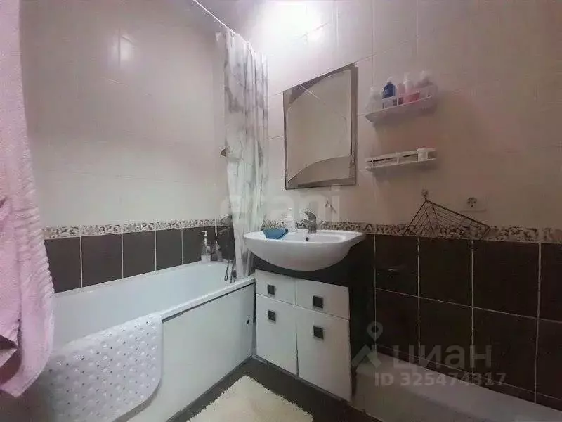 2-к кв. Оренбургская область, Оренбург 1 Мая пл., 3А (53.8 м) - Фото 1