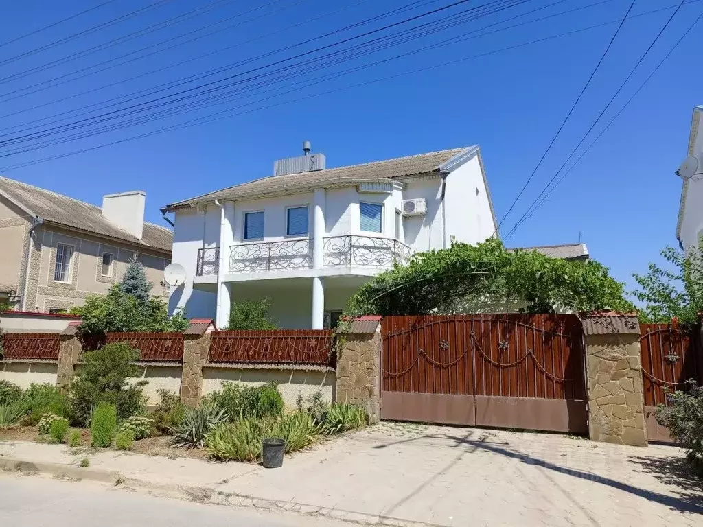 Дом в Крым, Евпатория Спутник-2 мкр, ул. Южная, 3 (376 м) - Фото 1