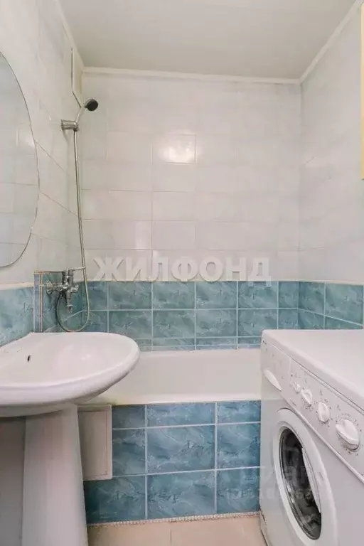 4-к кв. Новосибирская область, Новосибирск Линейная ул., 45/1 (71.5 м) - Фото 0