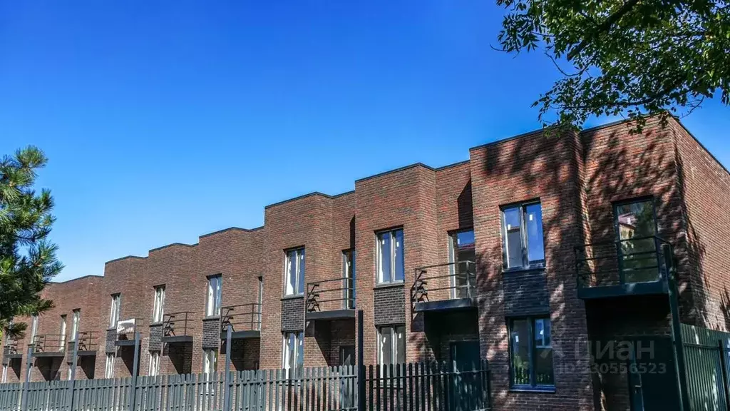 Таунхаус в Ростовская область, Аксай ул. Платова, 89 (130 м) - Фото 1