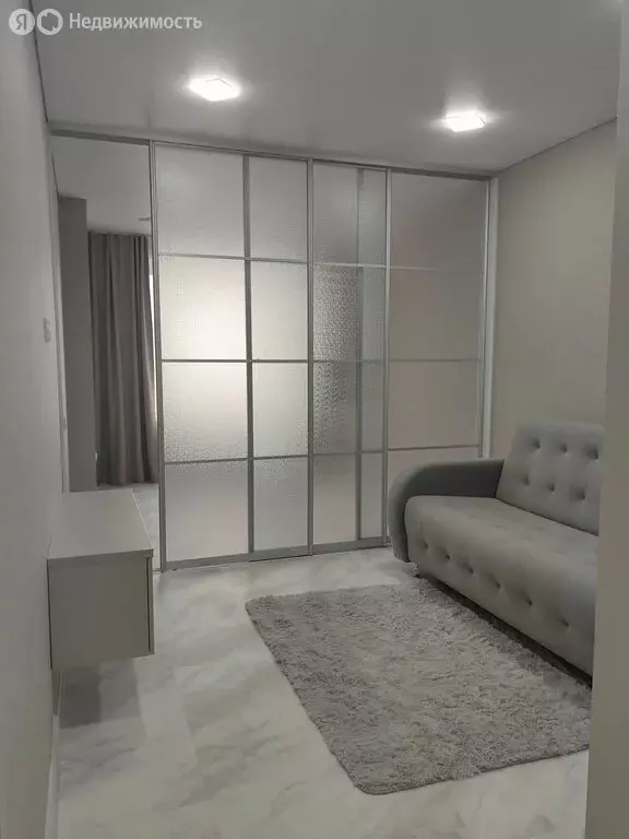 2-комнатная квартира: Абакан, улица Генерала Тихонова, 8 (45 м) - Фото 1