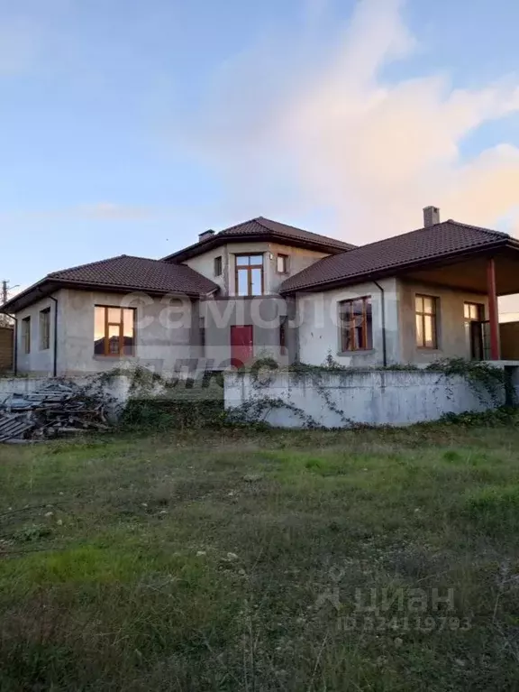 Дом в Севастополь ул. Василия Шукшина, 5 (300 м) - Фото 1