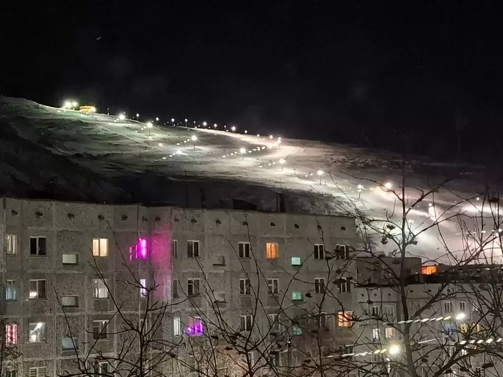2-к кв. Мурманская область, Кировск Олимпийская ул., 26 (54.0 м) - Фото 0