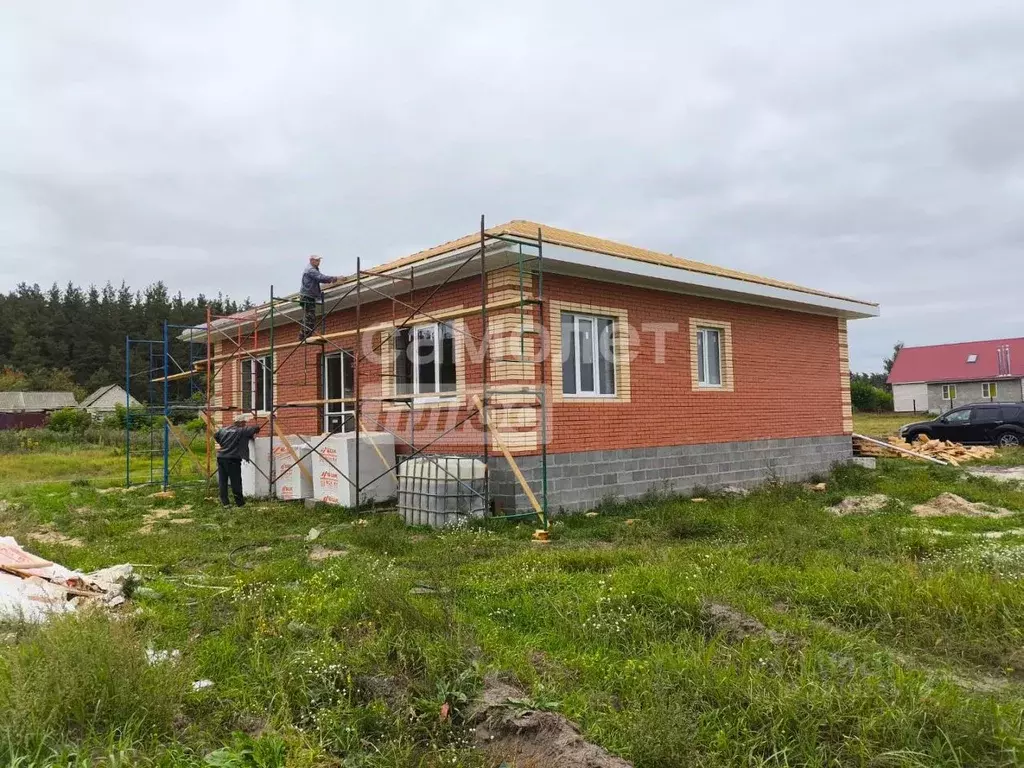 Дом в Курская область, Октябрьский район, Большедолженковский ... - Фото 0