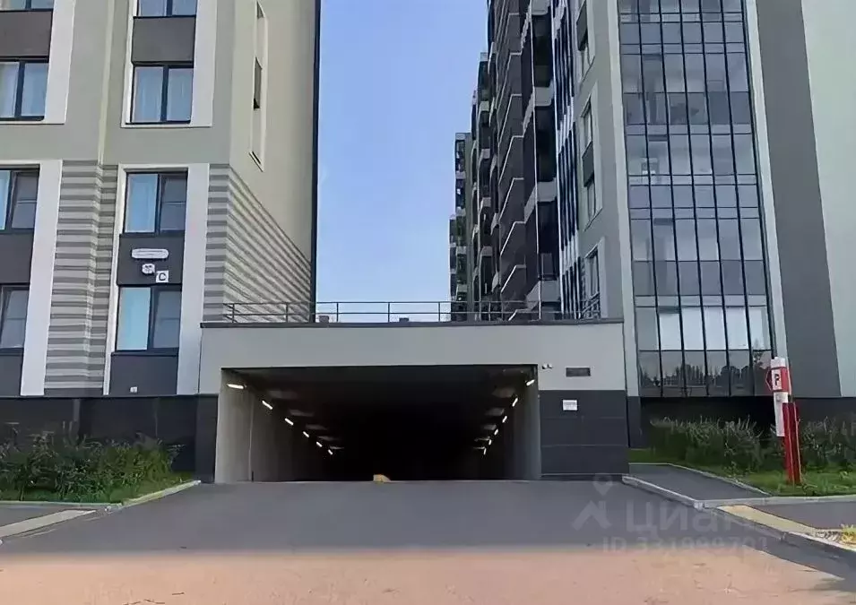 Гараж в Санкт-Петербург аллея Арцеуловская, 17 (13 м) - Фото 1