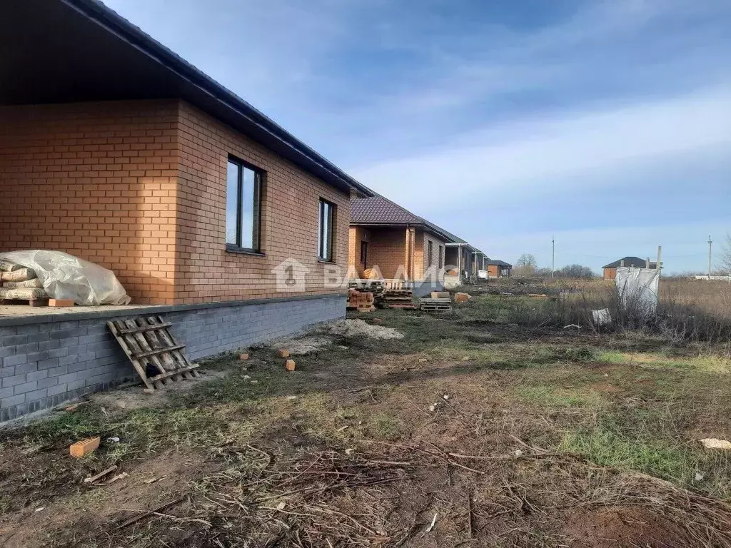 Дом в Белгородская область, Корочанский район, Мелиховское с/пос, с. ... - Фото 1