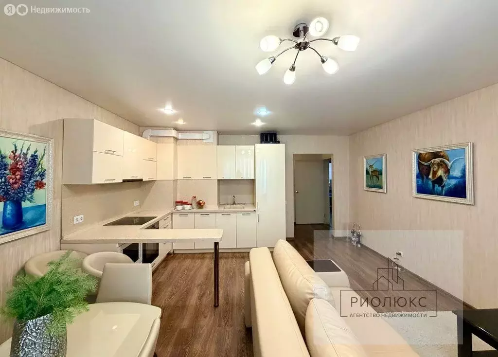 3-комнатная квартира: Челябинск, улица Наркома Малышева, 3 (82 м) - Фото 1