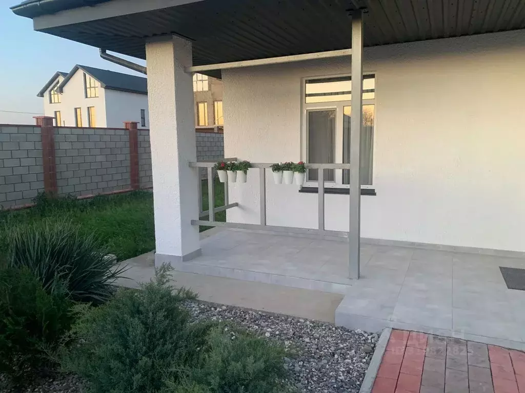 Дом в Крым, Сакский район, Уютненское с/пос ул. Гурзуфская (120 м) - Фото 2