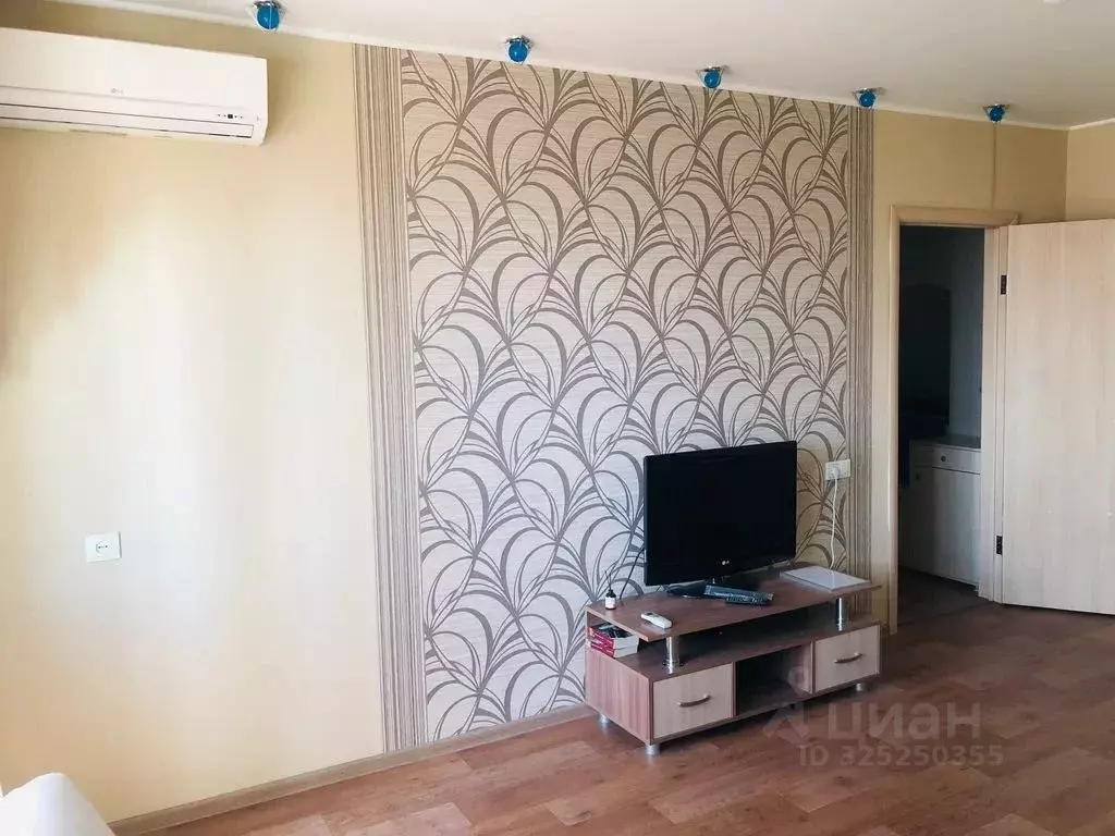 2-к кв. Омская область, Омск ул. 10 лет Октября, 113 (54.0 м) - Фото 1