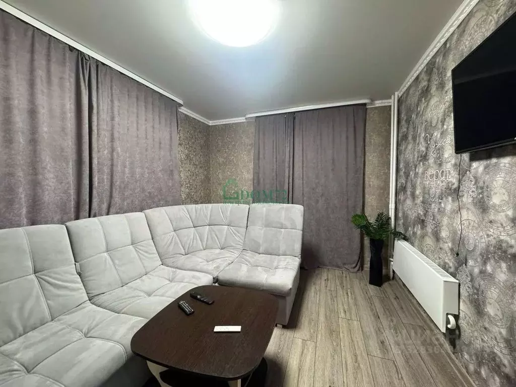 2-к кв. Тюменская область, Тобольск 15-й мкр, 28 (55.6 м) - Фото 1