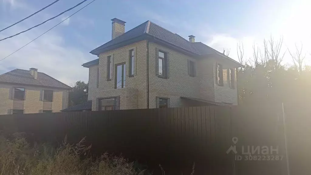 Дом в Волгоградская область, Волжский Возрождение СНТ,  (240 м) - Фото 0