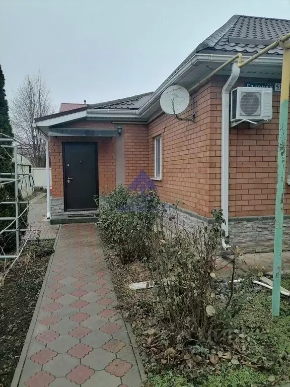 Дом в Ростовская область, Волгодонск Главная ул. (80 м) - Фото 1