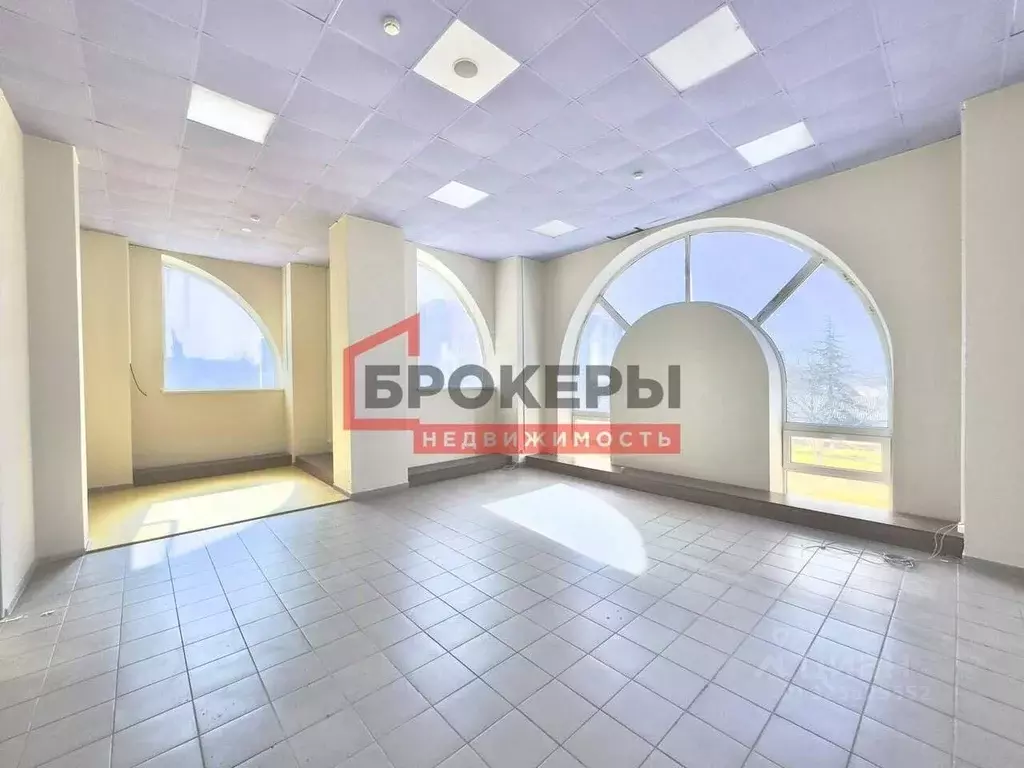 Помещение свободного назначения в Севастополь ул. Токарева, 11 (500 м) - Фото 2