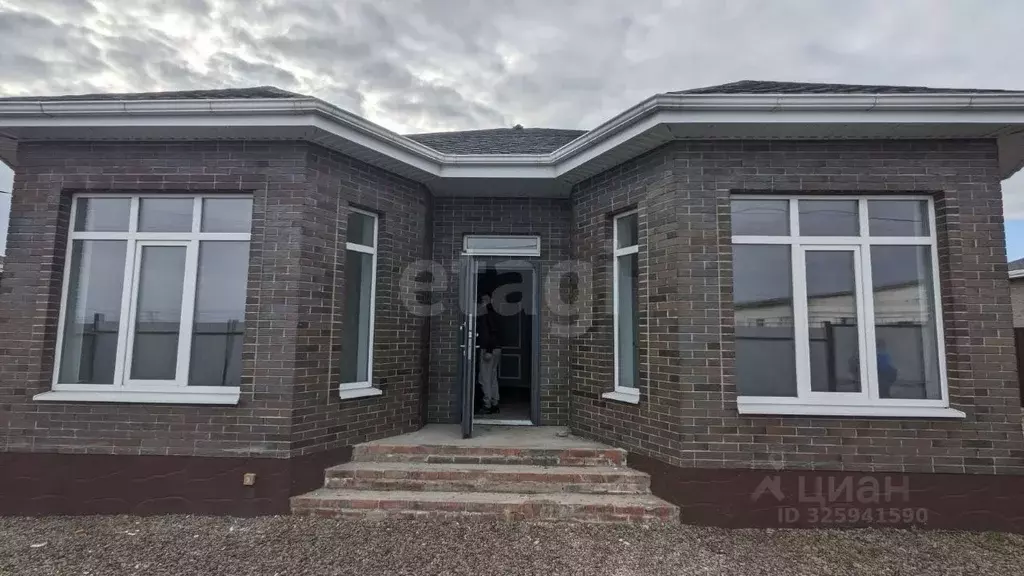 Дом в Ростовская область, Неклиновский район, с. Новобессергеневка ул. ... - Фото 1