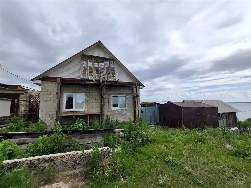 Дом в Самарская область, Сызрань ул. 1-я Луначарского (50 м) - Фото 0
