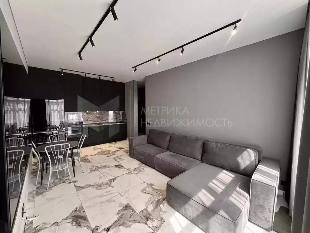 2-к кв. Тюменская область, Тюмень ул. Разведчика Кузнецова, 5 (62.0 м) - Фото 1