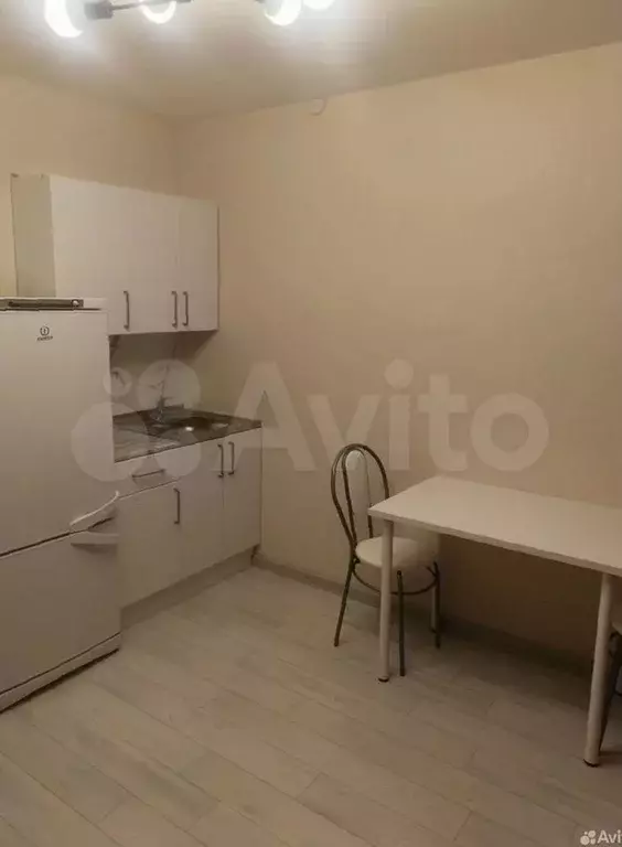 Комната 15 м в 4-к., 1/9 эт. - Фото 0