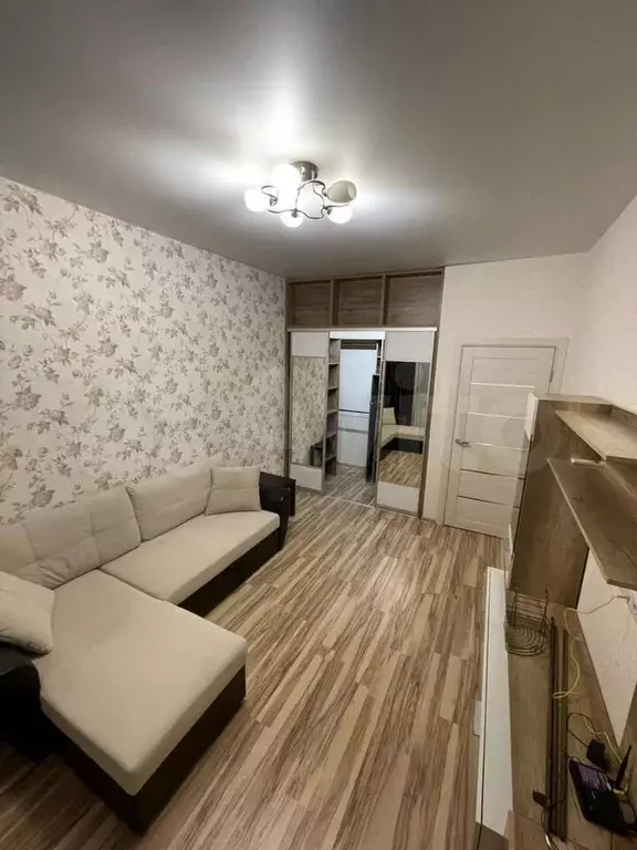 1-к. квартира, 37 м, 3/3 эт. - Фото 1