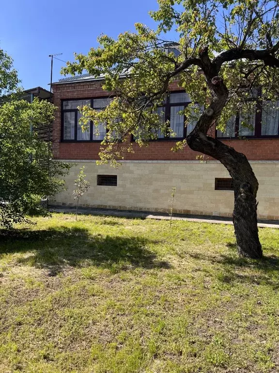 Дом в Ставропольский край, Ессентуки Большевистская ул., 54 (350 м) - Фото 1