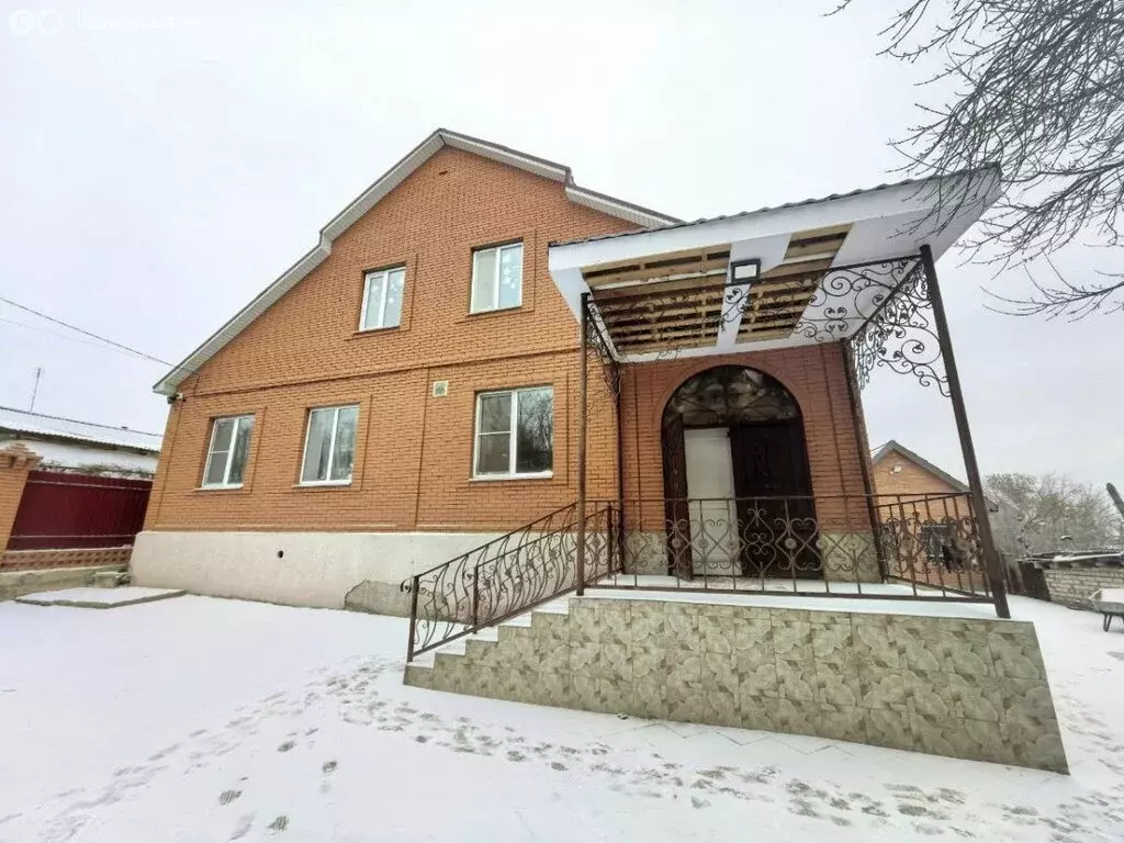 Дом в посёлок городского типа Алексеевка, Садовая улица, 5 (250 м) - Фото 1