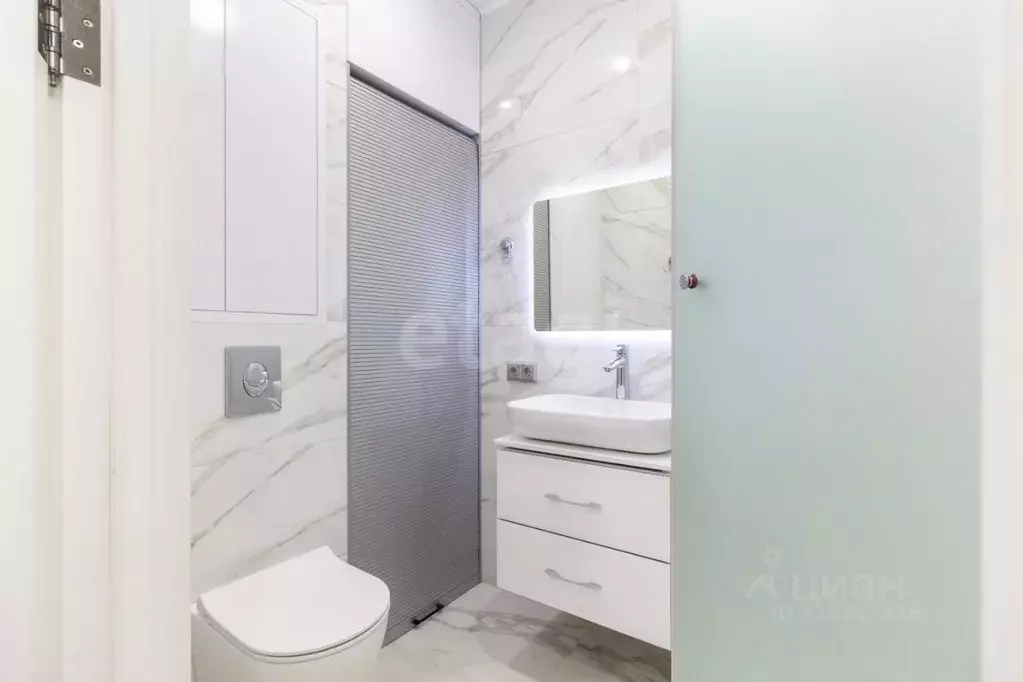 3-к кв. Тюменская область, Тюмень ул. Федюнинского, 30к6 (88.7 м) - Фото 1